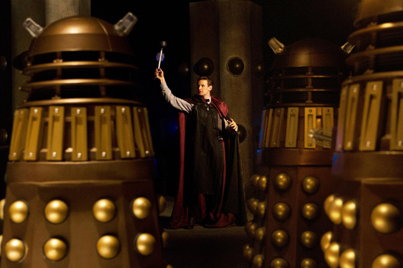 Illustration for article titled These new pictures from Doctor Who's Christmas special are really weird